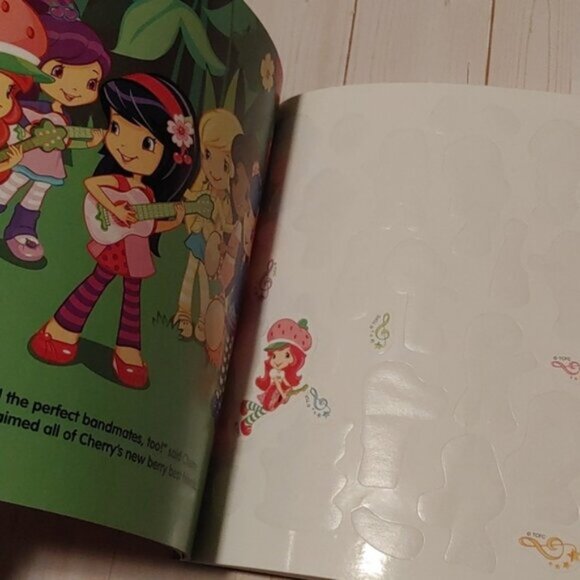 3/$13 Easy Reader Strawberry Shortcake Meet Cherry Jam! Children Book Pictures - Picture 5 of 5